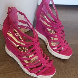 Carlos Santana magenta wedge sandals